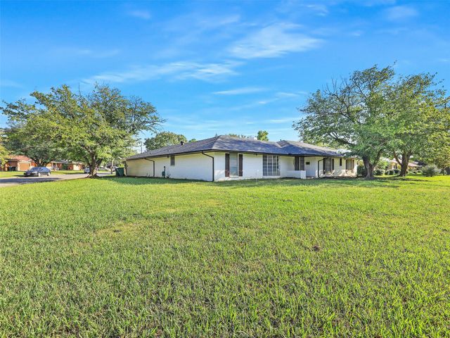 1400 Crescent Drive, Sherman, TX 75092