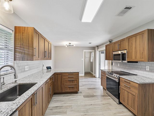 1400 Crescent Drive, Sherman, TX 75092