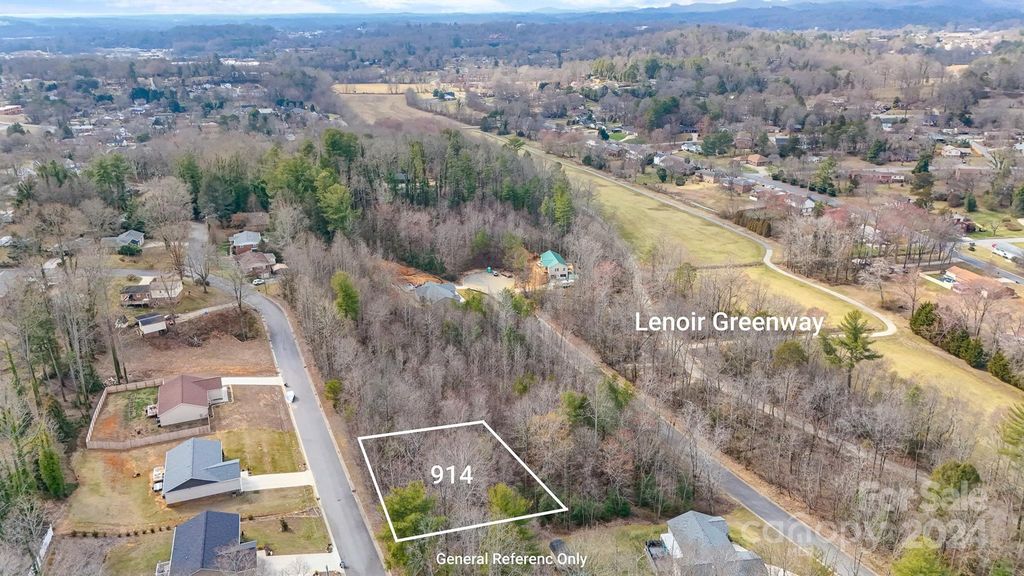 914 Woodbine Place NE, Lenoir, NC 28645