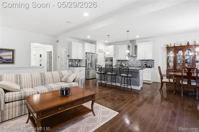 48968 Garden Lane, Canton, MI 48188