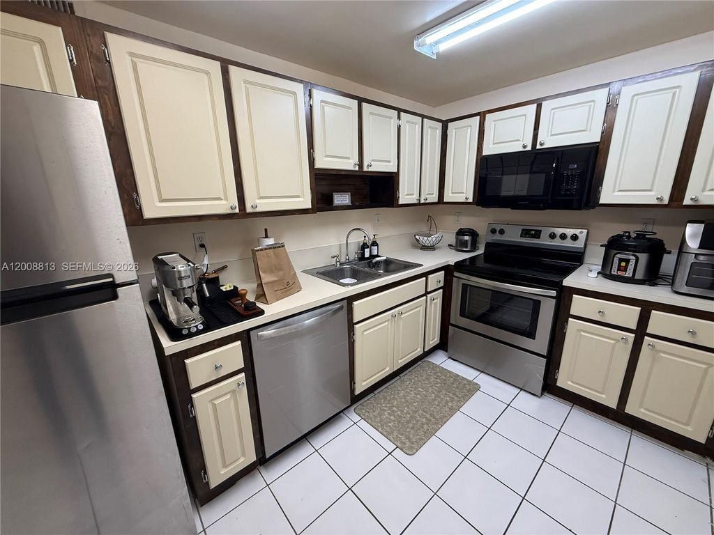 9270 Fontainebleau Blvd 102, Miami, FL 33172