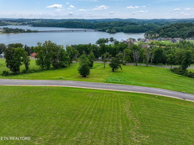 2447 Starboard Crest Rd, Morristown, TN 37814