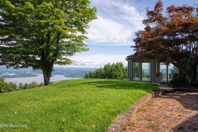 2447 Starboard Crest Rd, Morristown, TN 37814