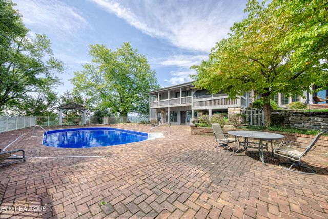 2447 Starboard Crest Rd, Morristown, TN 37814