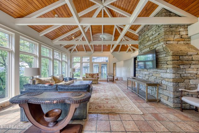 2447 Starboard Crest Rd, Morristown, TN 37814