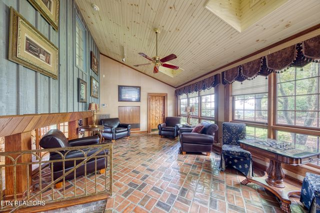 2447 Starboard Crest Rd, Morristown, TN 37814