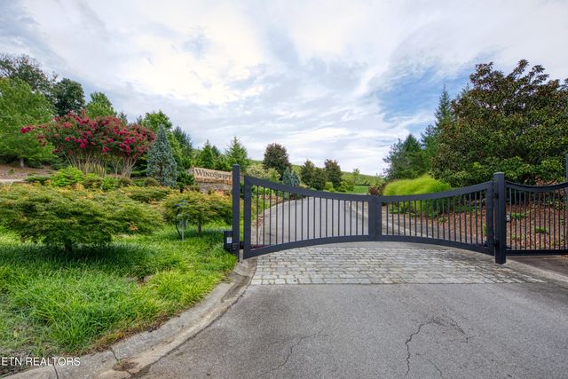 2447 Starboard Crest Rd, Morristown, TN 37814