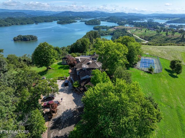 2447 Starboard Crest Rd, Morristown, TN 37814