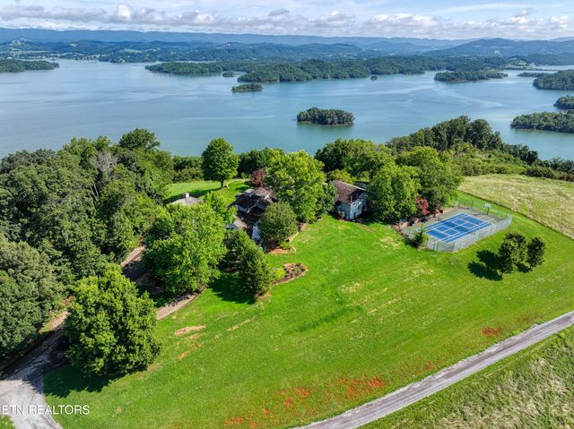 2447 Starboard Crest Rd, Morristown, TN 37814