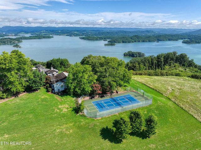 2447 Starboard Crest Rd, Morristown, TN 37814