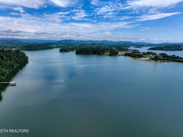 2447 Starboard Crest Rd, Morristown, TN 37814