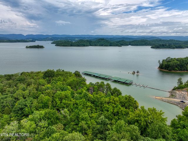 2447 Starboard Crest Rd, Morristown, TN 37814