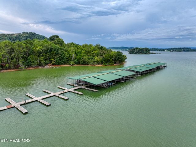 2447 Starboard Crest Rd, Morristown, TN 37814