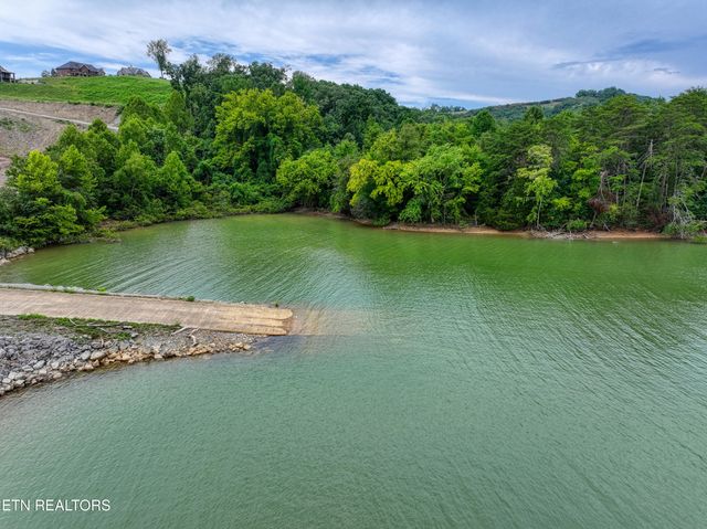 2447 Starboard Crest Rd, Morristown, TN 37814