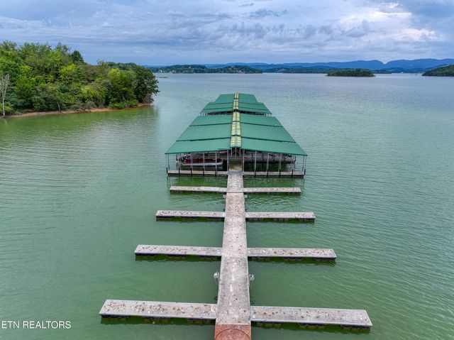 2447 Starboard Crest Rd, Morristown, TN 37814