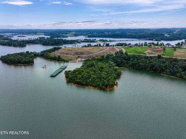 2447 Starboard Crest Rd, Morristown, TN 37814