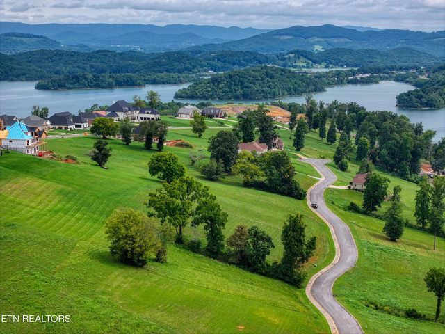 2447 Starboard Crest Rd, Morristown, TN 37814