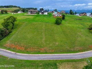 2447 Starboard Crest Rd, Morristown, TN 37814