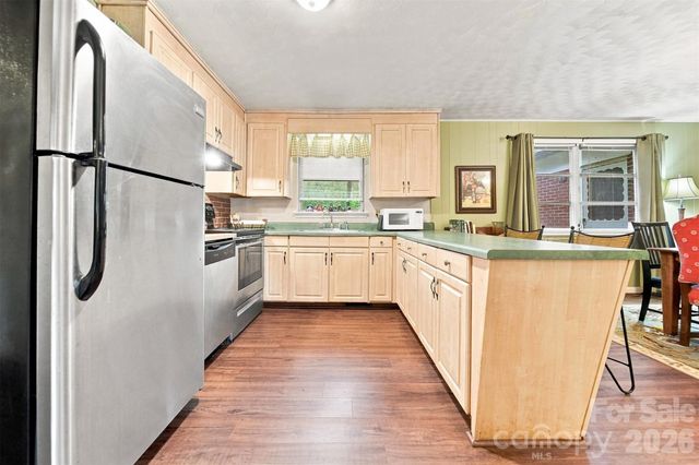 1920 30th Street NE, Hickory, NC 28601