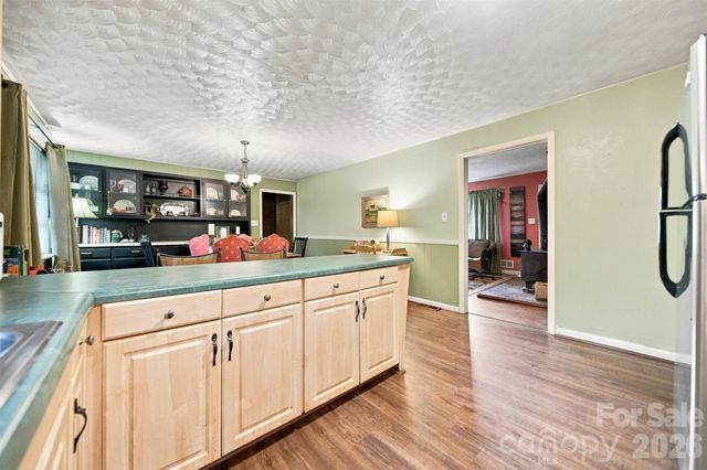 1920 30th Street NE, Hickory, NC 28601