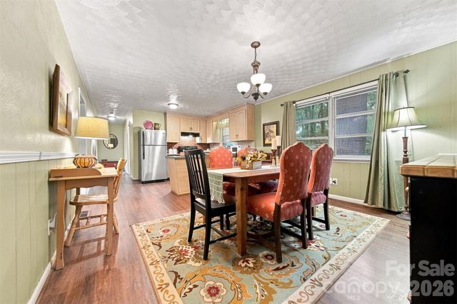 1920 30th Street NE, Hickory, NC 28601