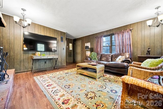 1920 30th Street NE, Hickory, NC 28601
