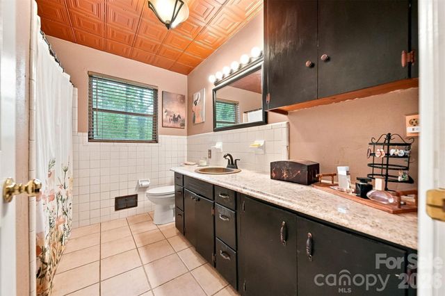 1920 30th Street NE, Hickory, NC 28601
