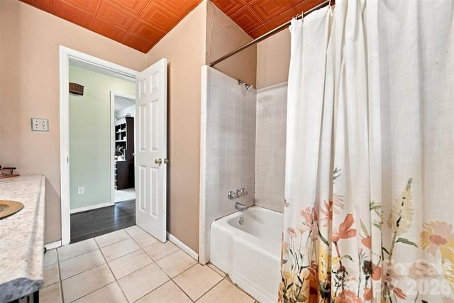 1920 30th Street NE, Hickory, NC 28601