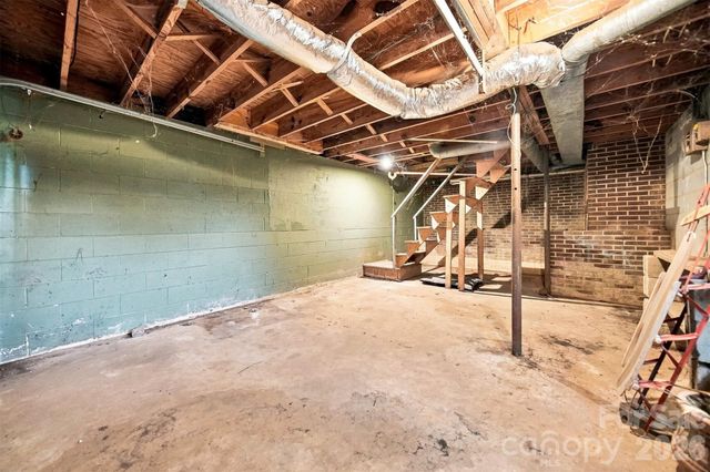 1920 30th Street NE, Hickory, NC 28601
