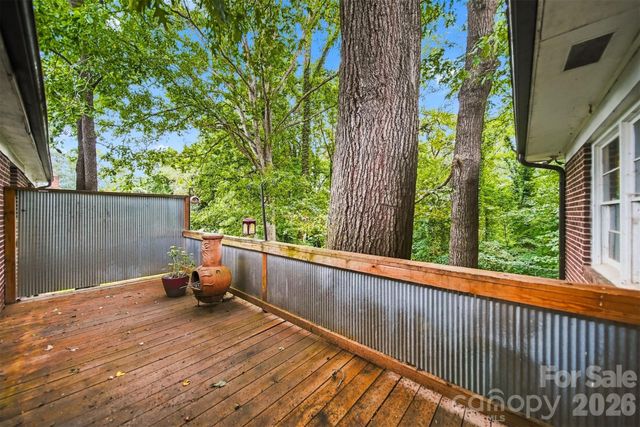 1920 30th Street NE, Hickory, NC 28601