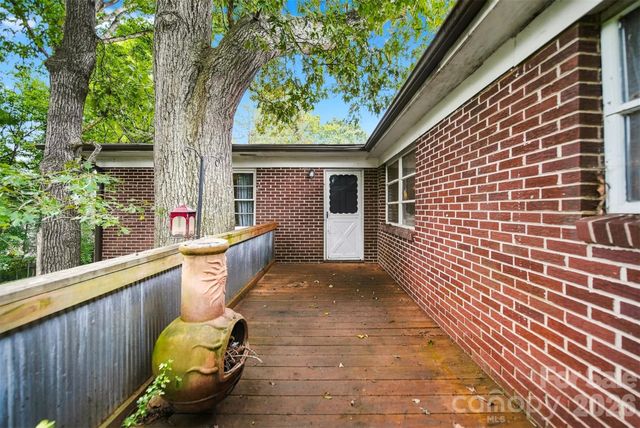 1920 30th Street NE, Hickory, NC 28601