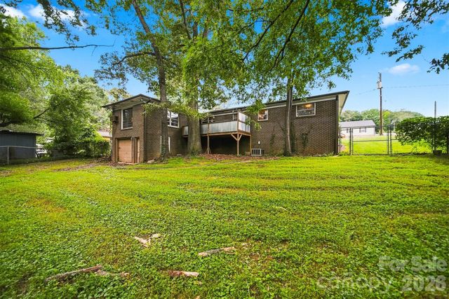 1920 30th Street NE, Hickory, NC 28601