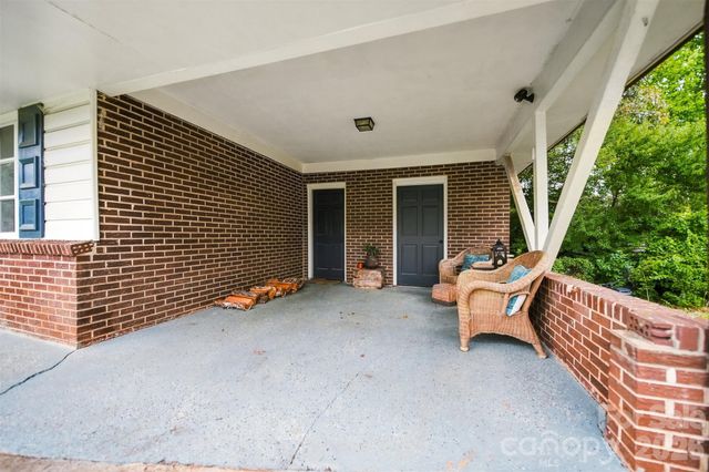 1920 30th Street NE, Hickory, NC 28601