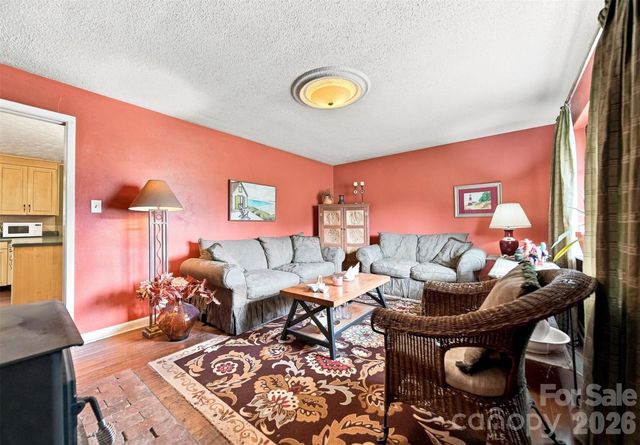 1920 30th Street NE, Hickory, NC 28601