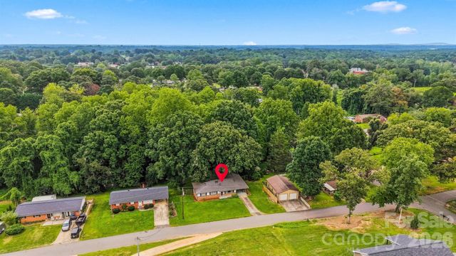 1920 30th Street NE, Hickory, NC 28601