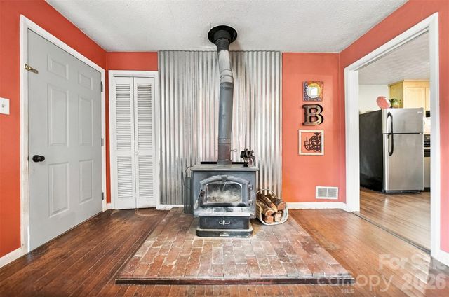 1920 30th Street NE, Hickory, NC 28601