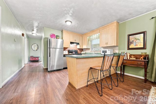 1920 30th Street NE, Hickory, NC 28601