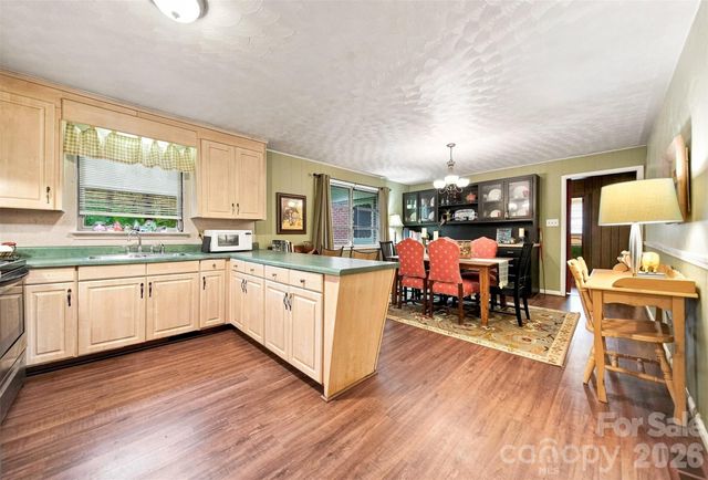 1920 30th Street NE, Hickory, NC 28601