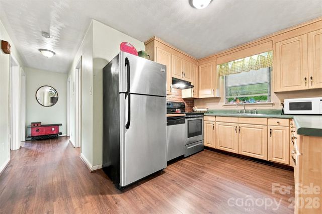 1920 30th Street NE, Hickory, NC 28601