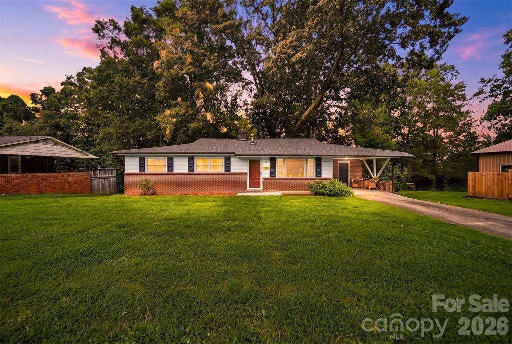 1920 30th Street NE, Hickory, NC 28601