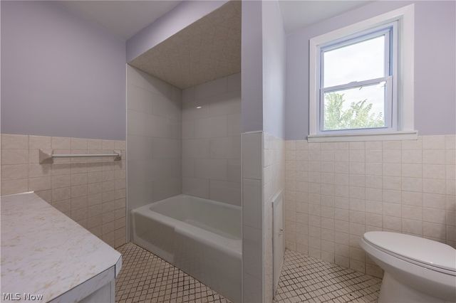 1677 Hillview Road, Cleveland, OH 44112