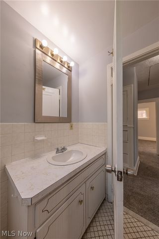 1677 Hillview Road, Cleveland, OH 44112