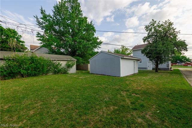 1677 Hillview Road, Cleveland, OH 44112