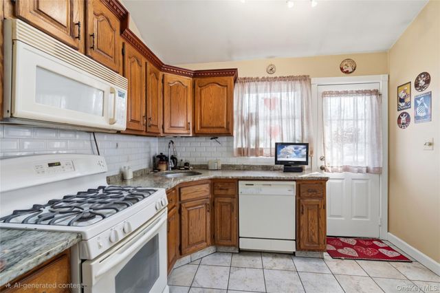 1093 Oakneck Road, Bay Shore, NY 11706