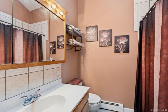 1093 Oakneck Road, Bay Shore, NY 11706