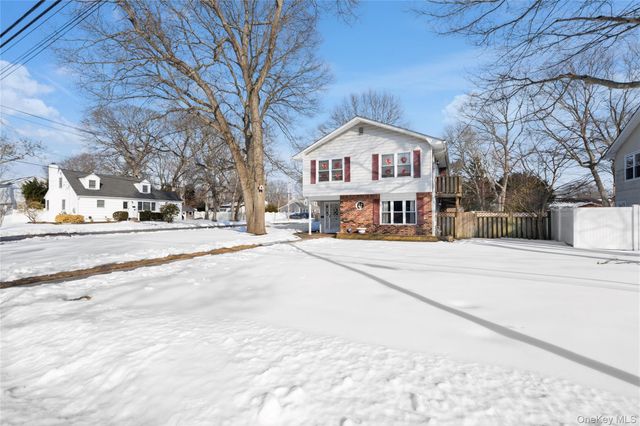 1093 Oakneck Road, Bay Shore, NY 11706