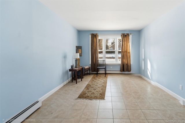 1093 Oakneck Road, Bay Shore, NY 11706