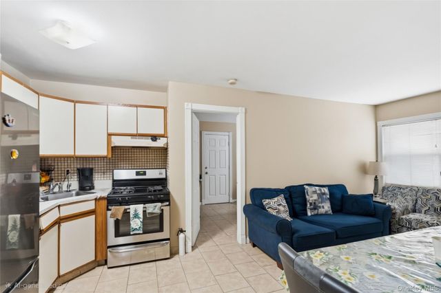 1093 Oakneck Road, Bay Shore, NY 11706