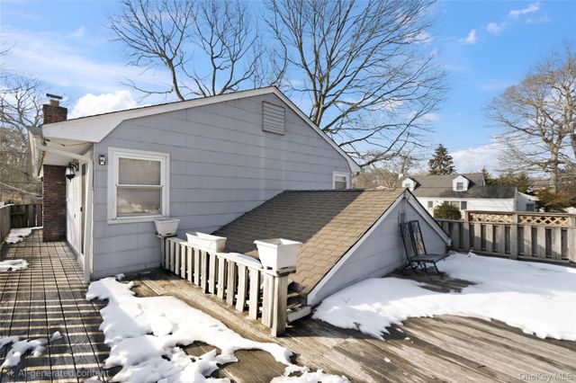 1093 Oakneck Road, Bay Shore, NY 11706