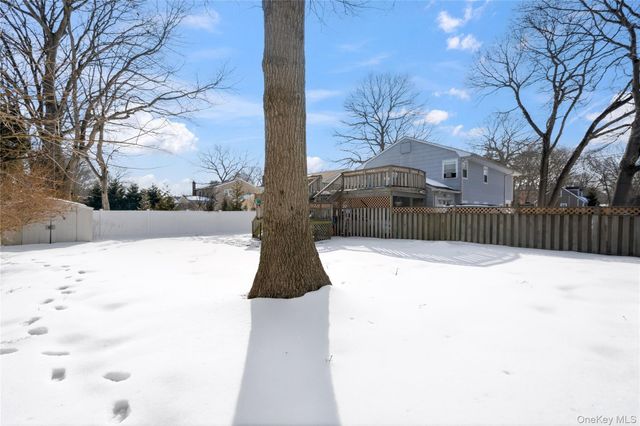 1093 Oakneck Road, Bay Shore, NY 11706